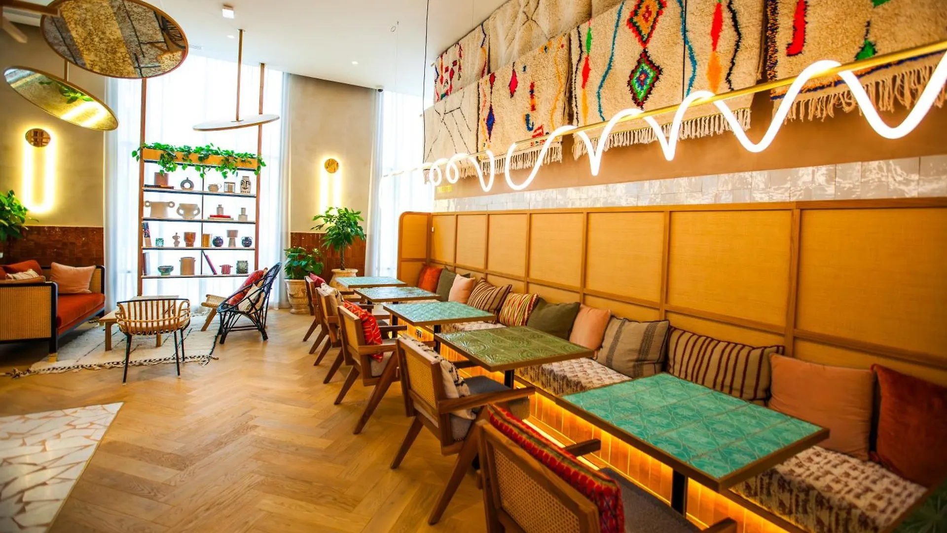Hotel Bloom House & 4*