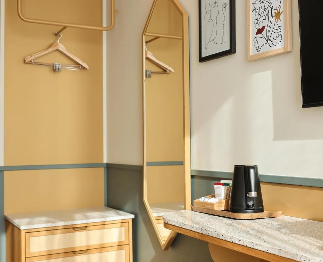 Bloom House & 4* Paris