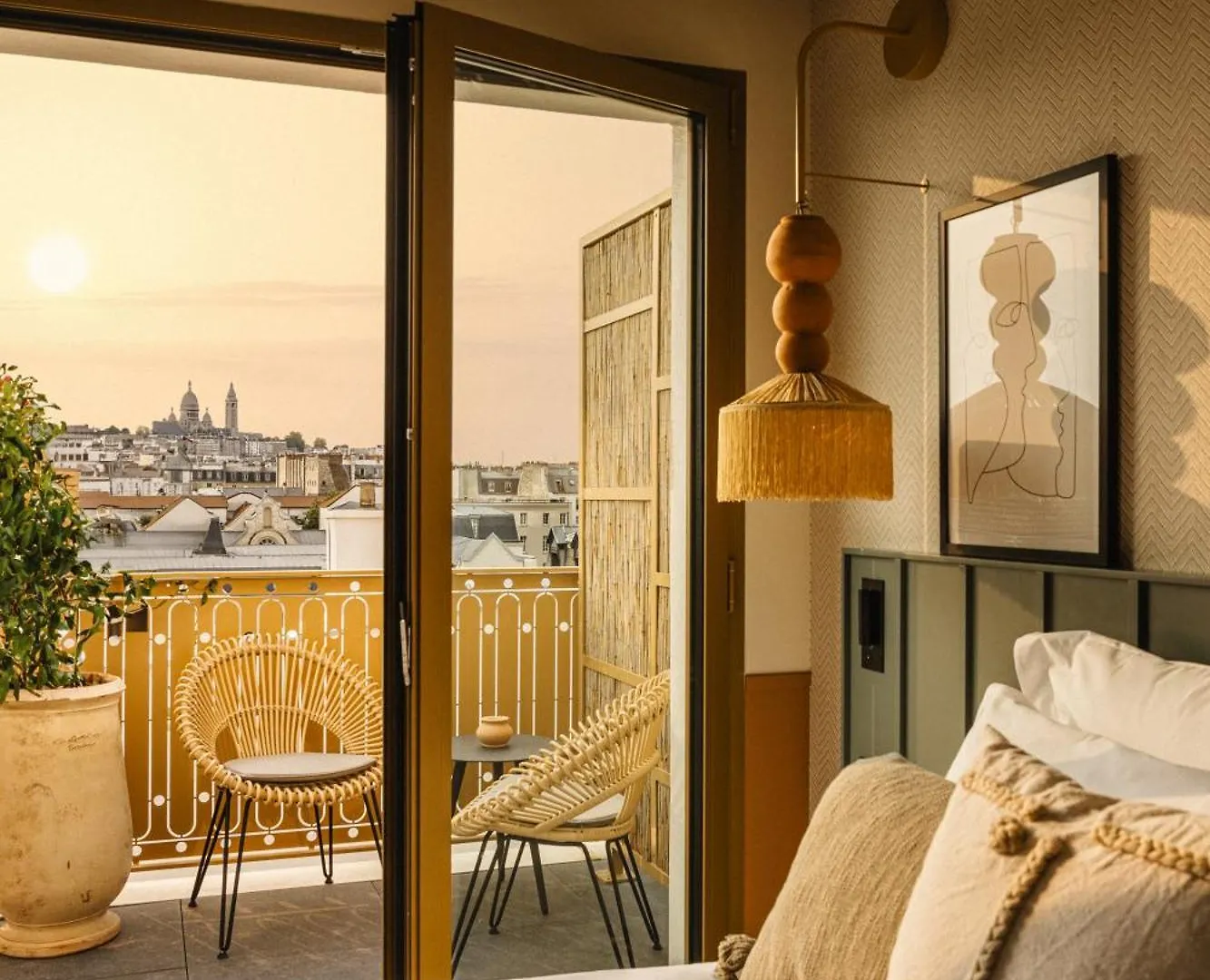 Bloom House & 4* Paris